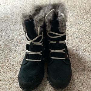 Sorel winter boots size 7 worn once.new